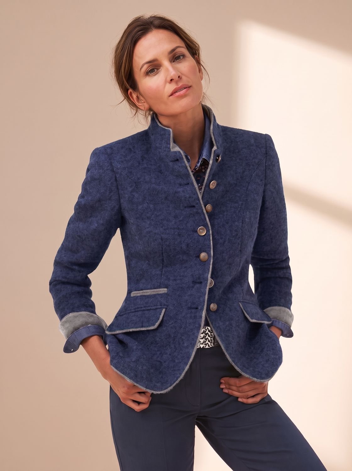 Veste blazer pour femme en laine d’aspect lainage, à col montant et boutonnage sur le devant