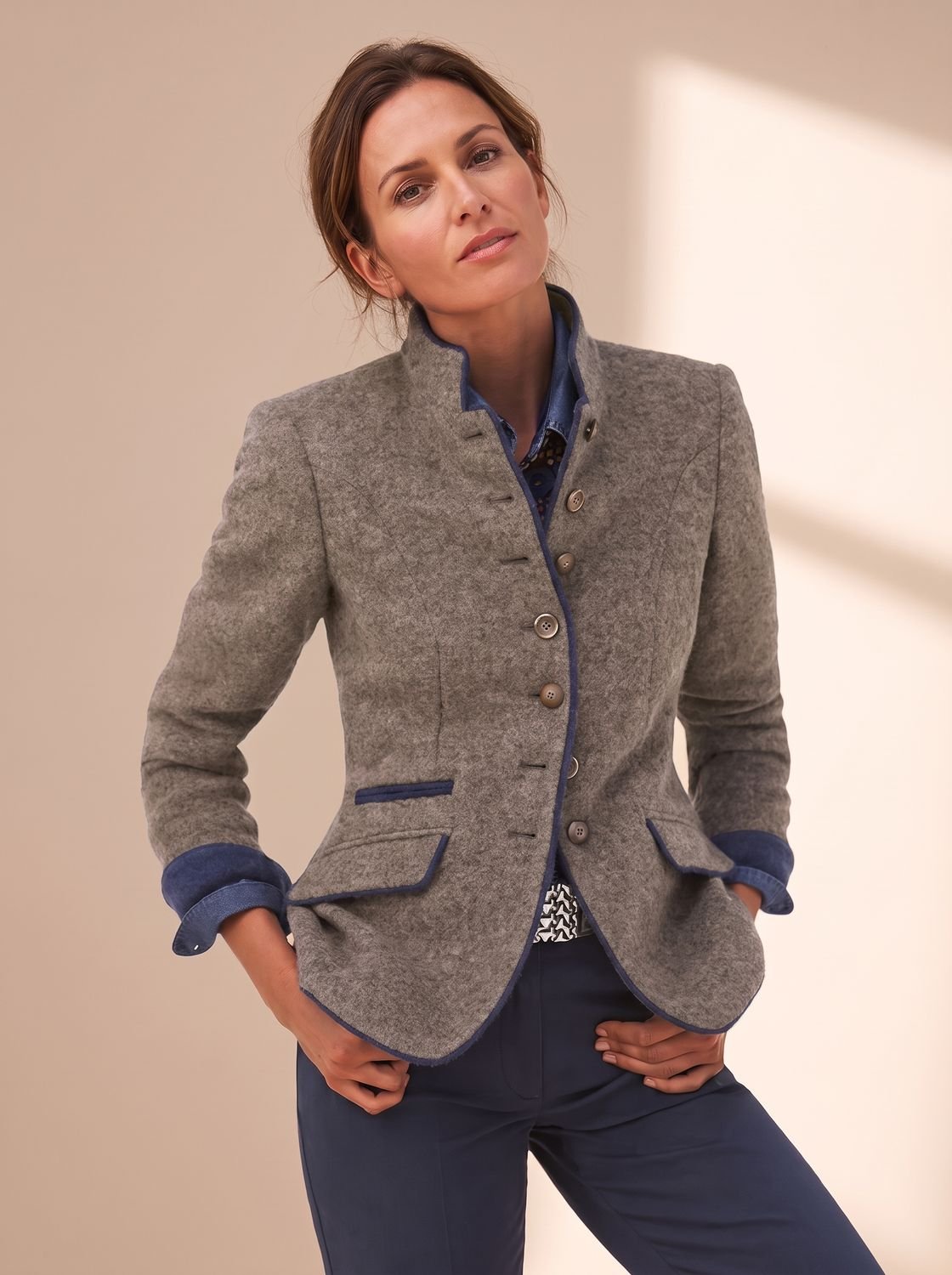 Veste blazer pour femme en laine d’aspect lainage, à col montant et boutonnage sur le devant