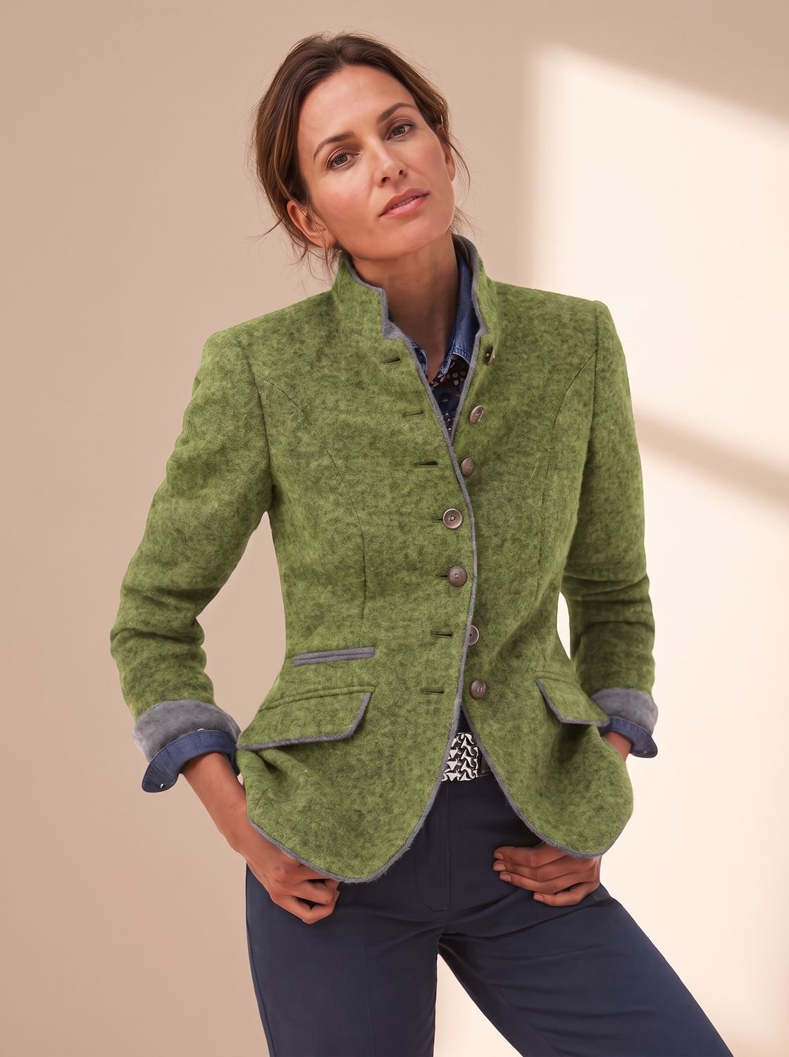 Veste blazer pour femme en laine d’aspect lainage, à col montant et boutonnage sur le devant
