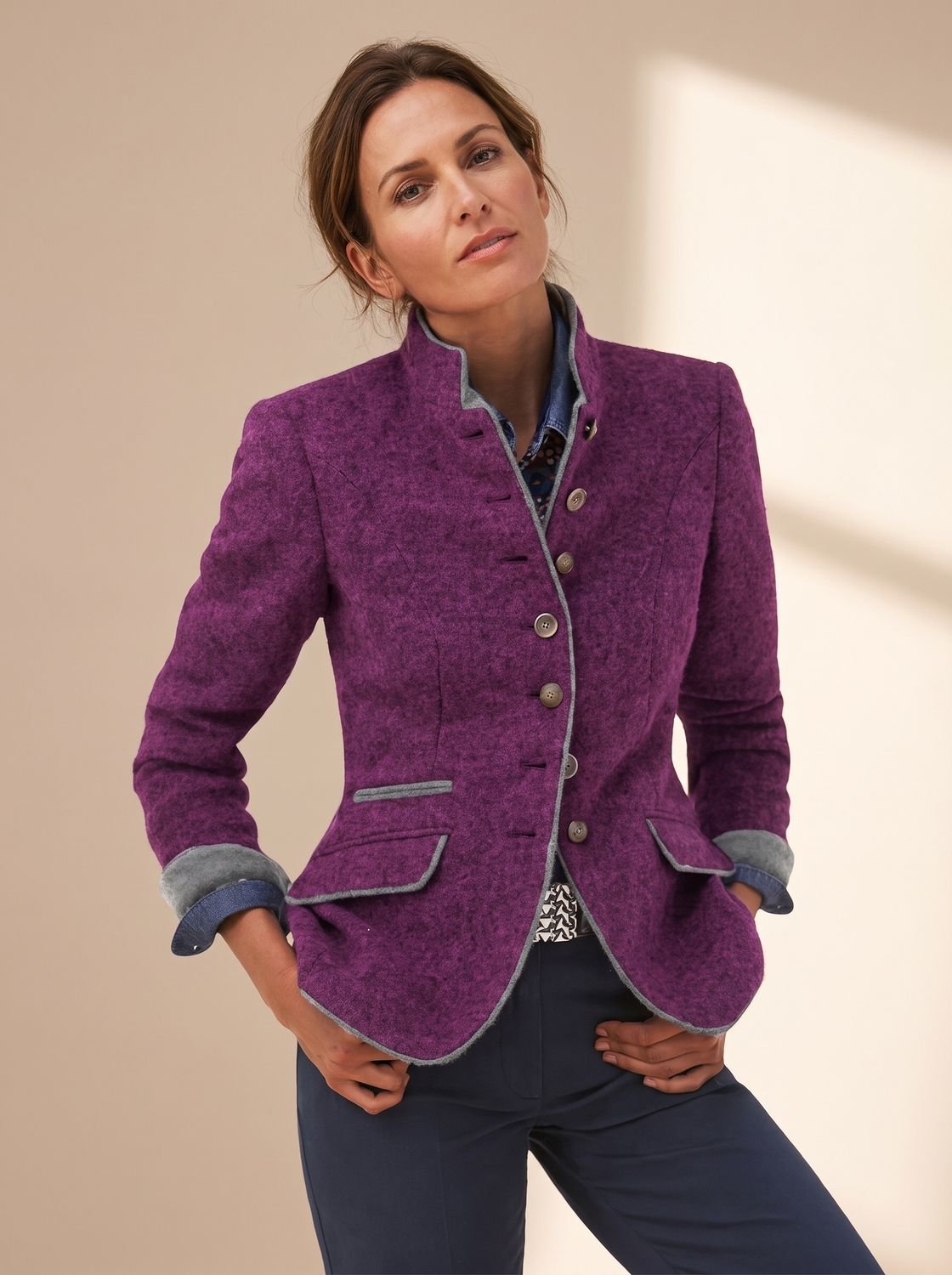 Veste blazer pour femme en laine d’aspect lainage, à col montant et boutonnage sur le devant