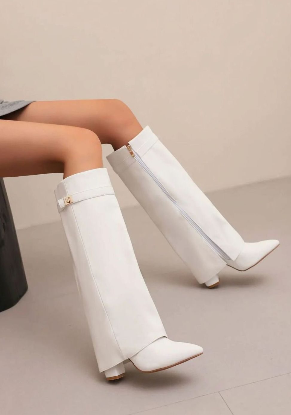 Bottes compensées pour femme en suédine, montantes jusqu’au genou, avec bride à boucle