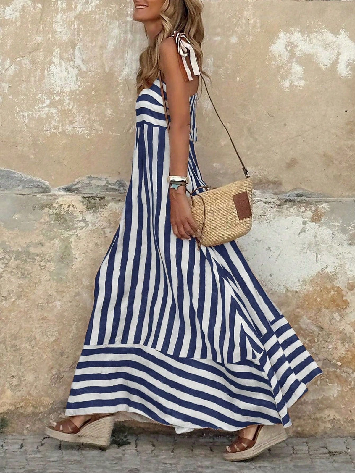 Robe longue à jupe ample et fines bretelles à nouer, à larges rayures, pour femme